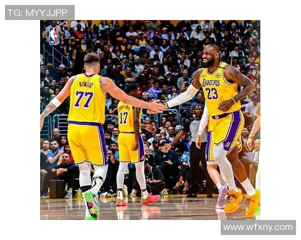 2012年湖人队与快船队激烈对决精彩瞬间回顾图解